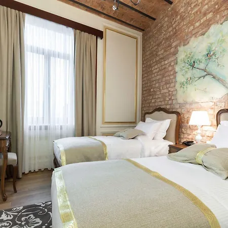 Pera Parma Hotel