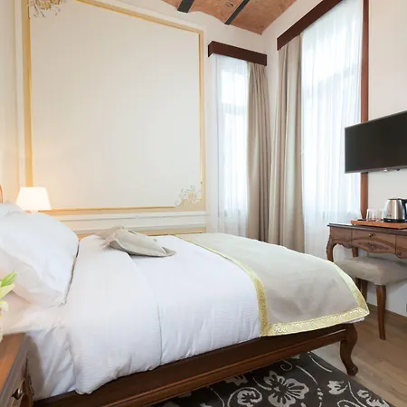 Pera Parma Hotel