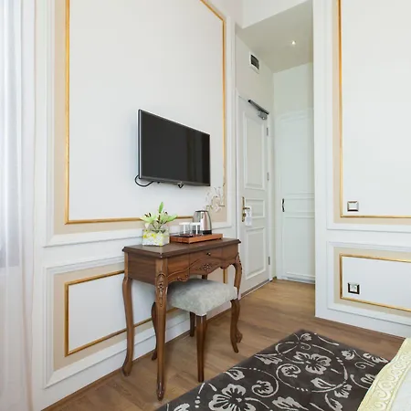 Pera Parma Hotel 3*
