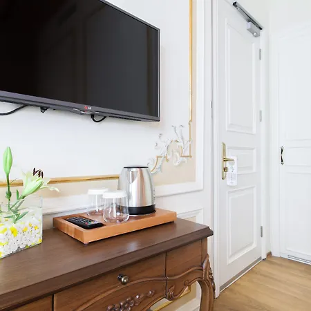 Pera Parma Hotel 3*