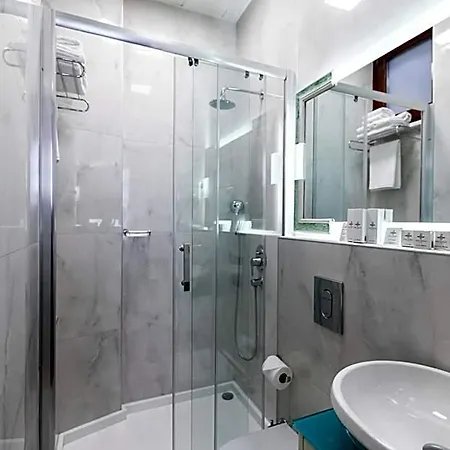 Pera Parma Hotel 3*