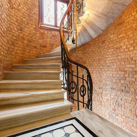 מלון Pera Parma 3*